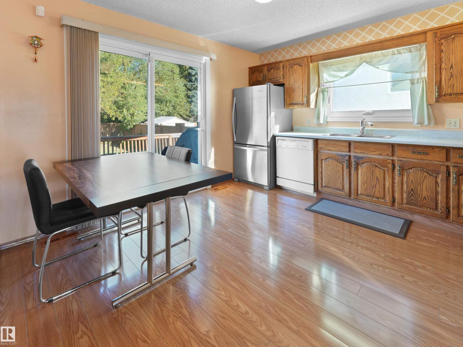18528 98 AV NW - 11