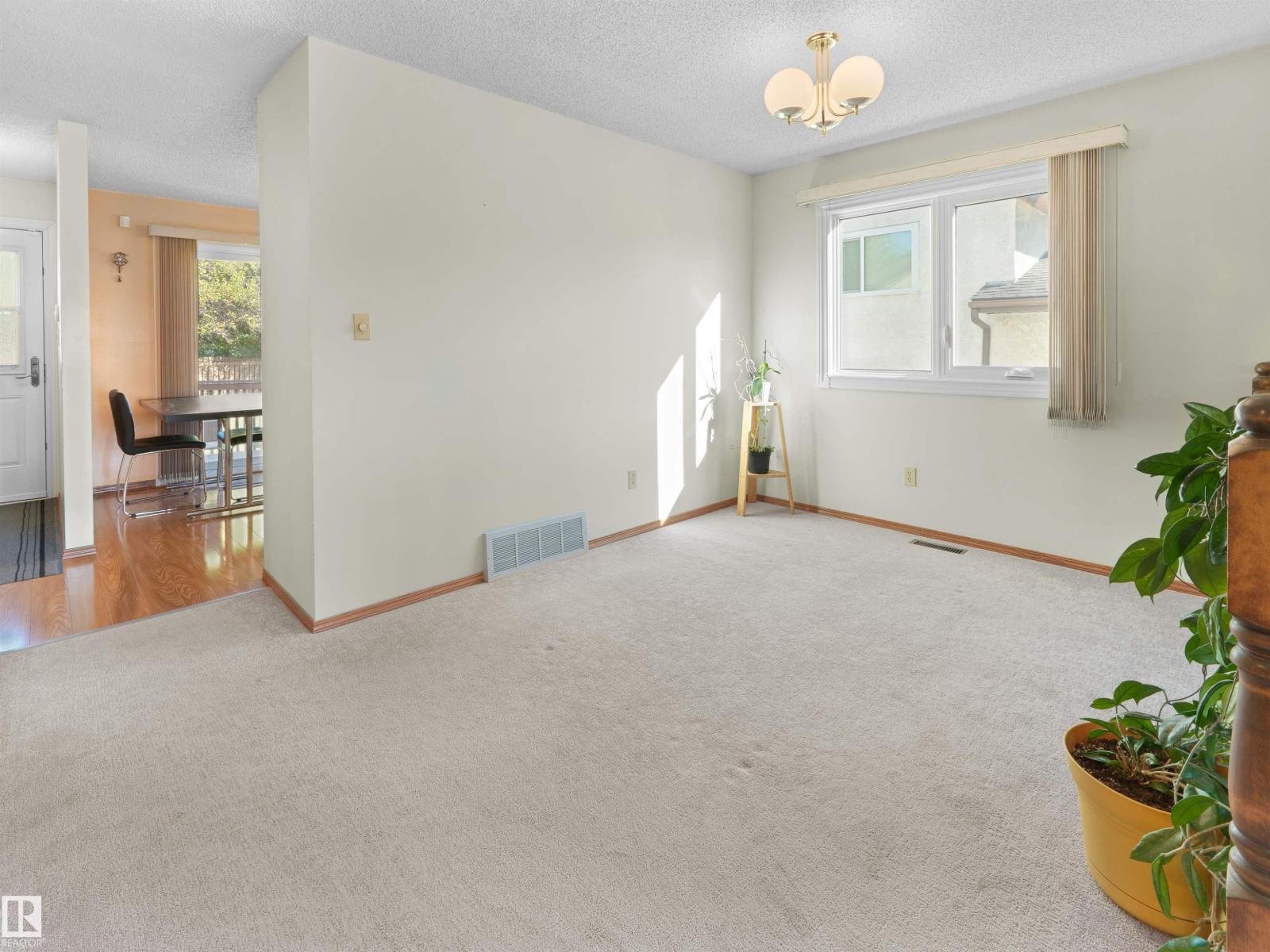 18528 98 AV NW - 8