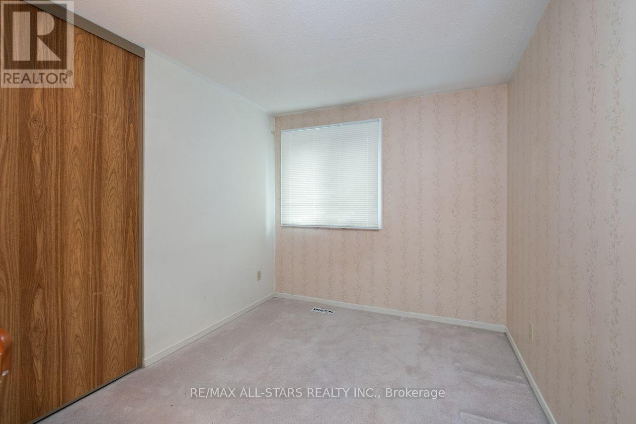 10 COLETTE DRIVE - 22