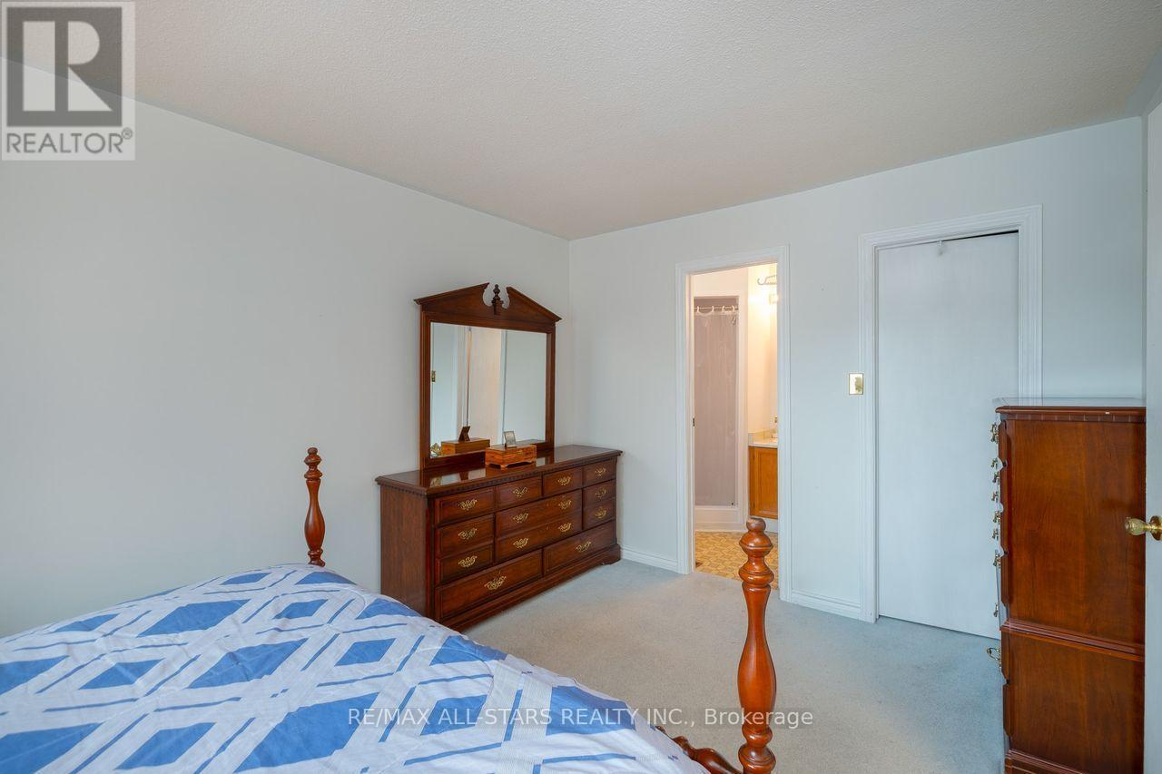 10 COLETTE DRIVE - 24