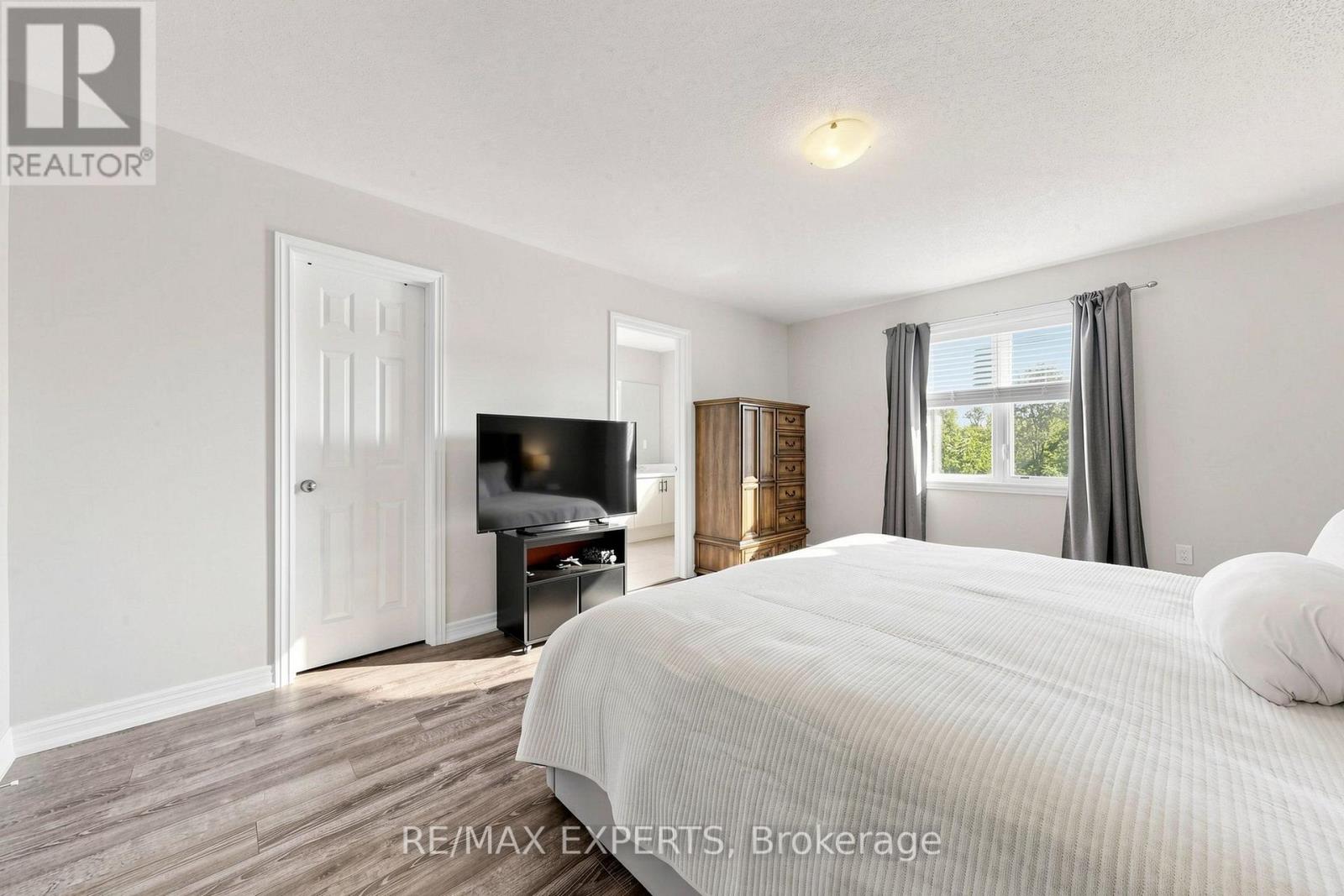 1303 Bardeau Street, Innisfil photo 11