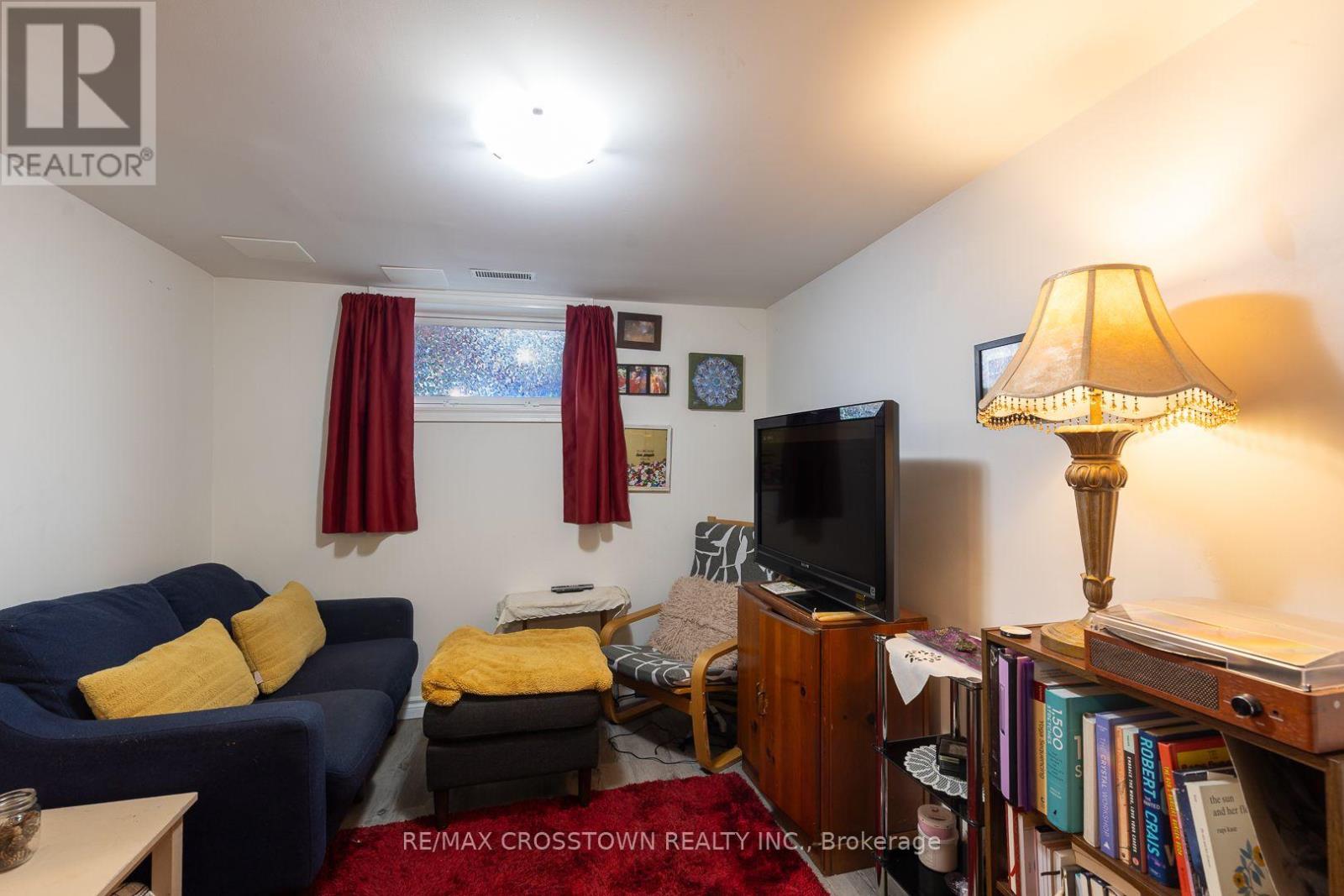 86 Victoria Street, Barrie photo 20