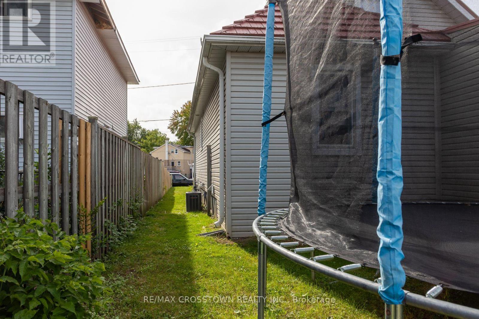 86 Victoria Street, Barrie photo 29