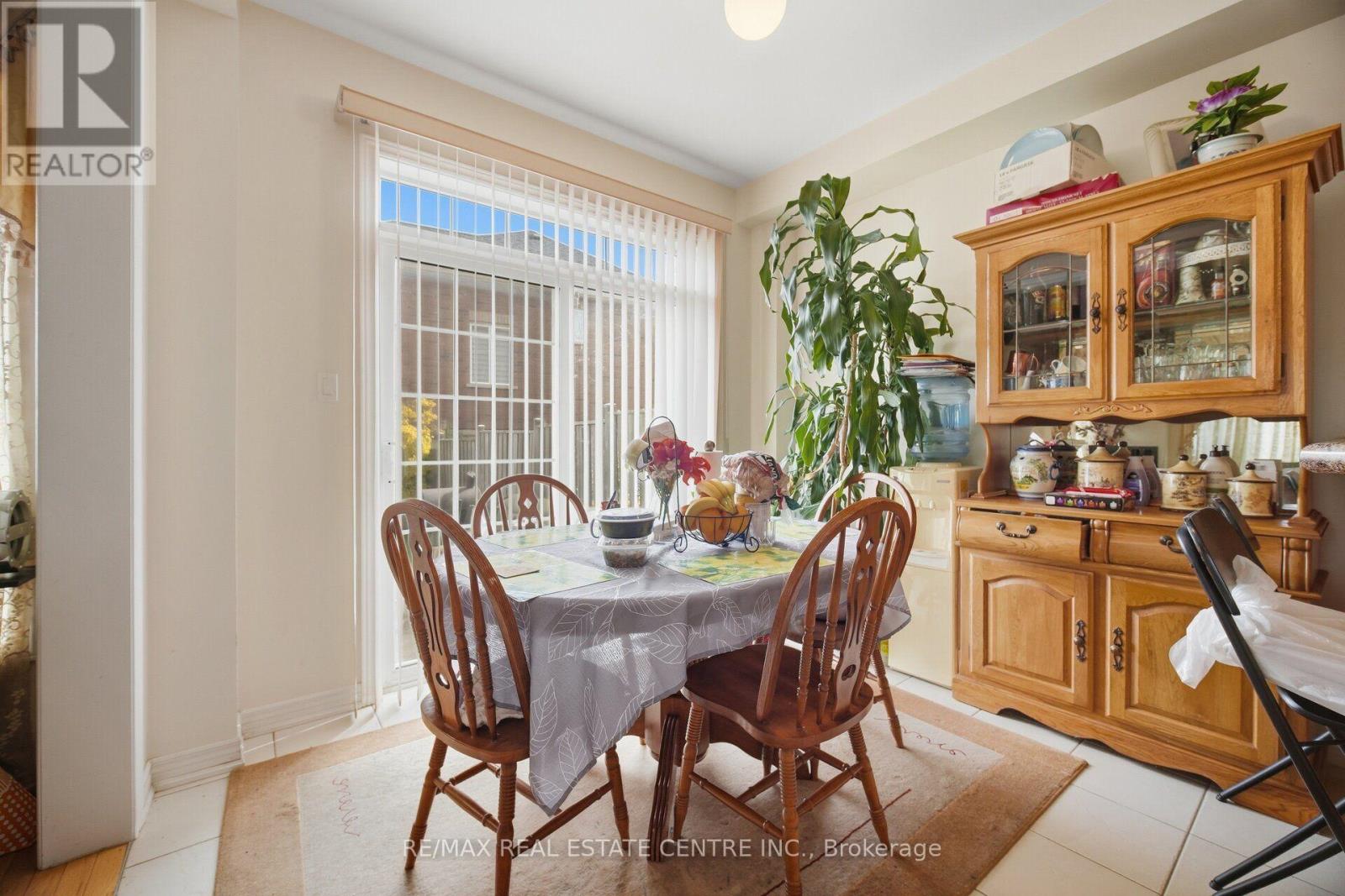 65 Connolly Crescent, Brampton, ON photo 16