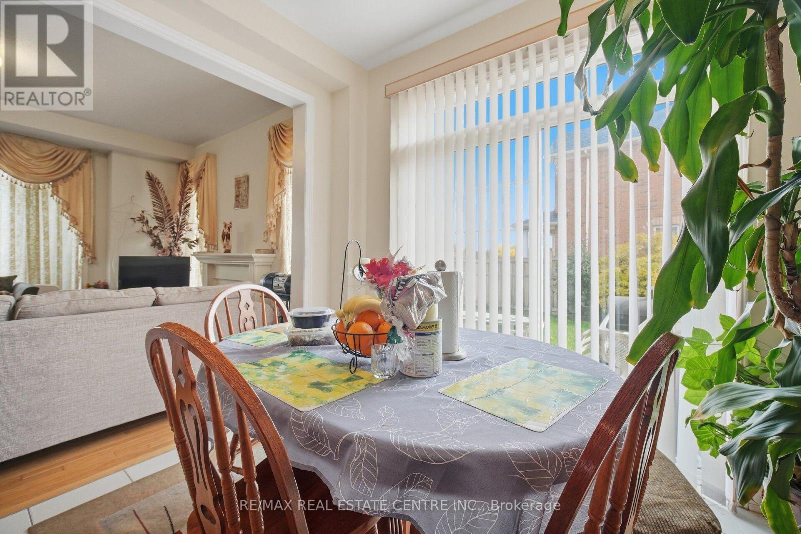 65 CONNOLLY CRESCENT - 17