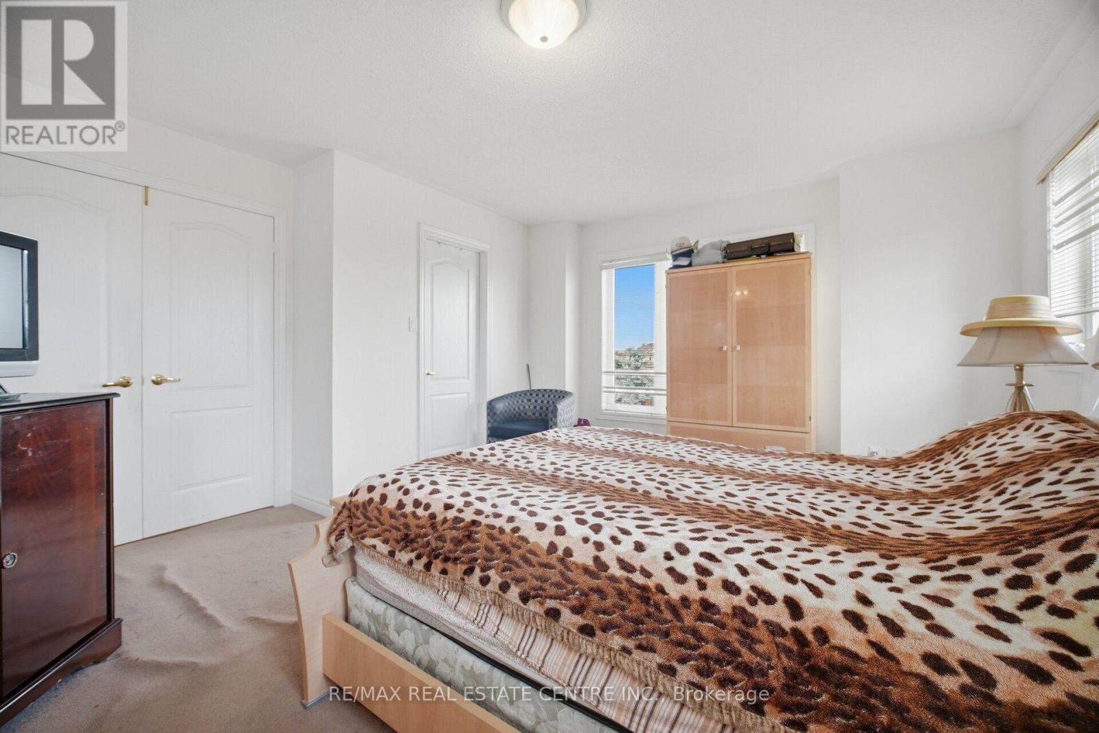 65 CONNOLLY CRESCENT - 25