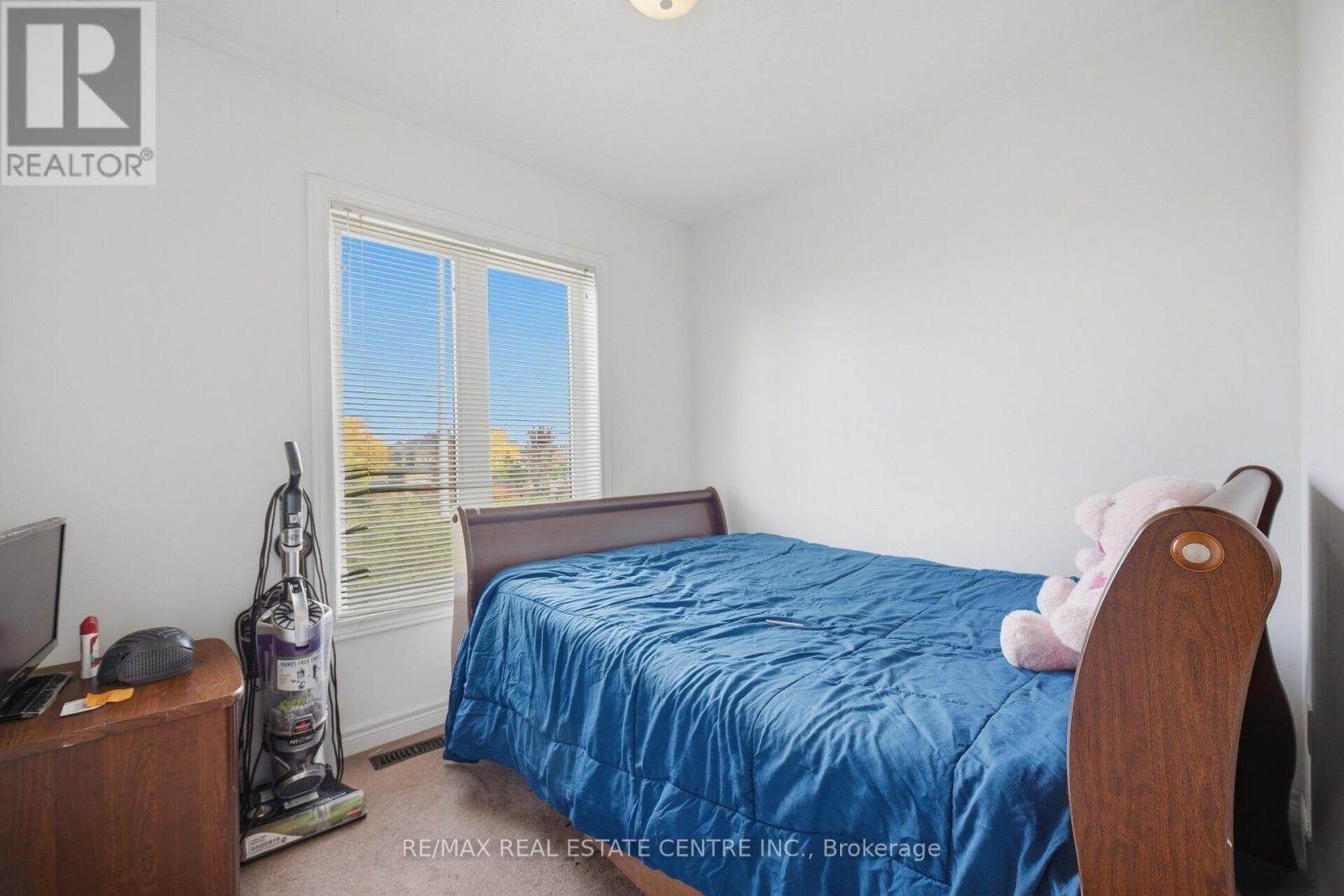 65 CONNOLLY CRESCENT - 31