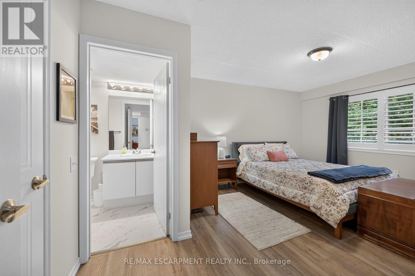 376 SILVERBIRCH BOULEVARD - 21