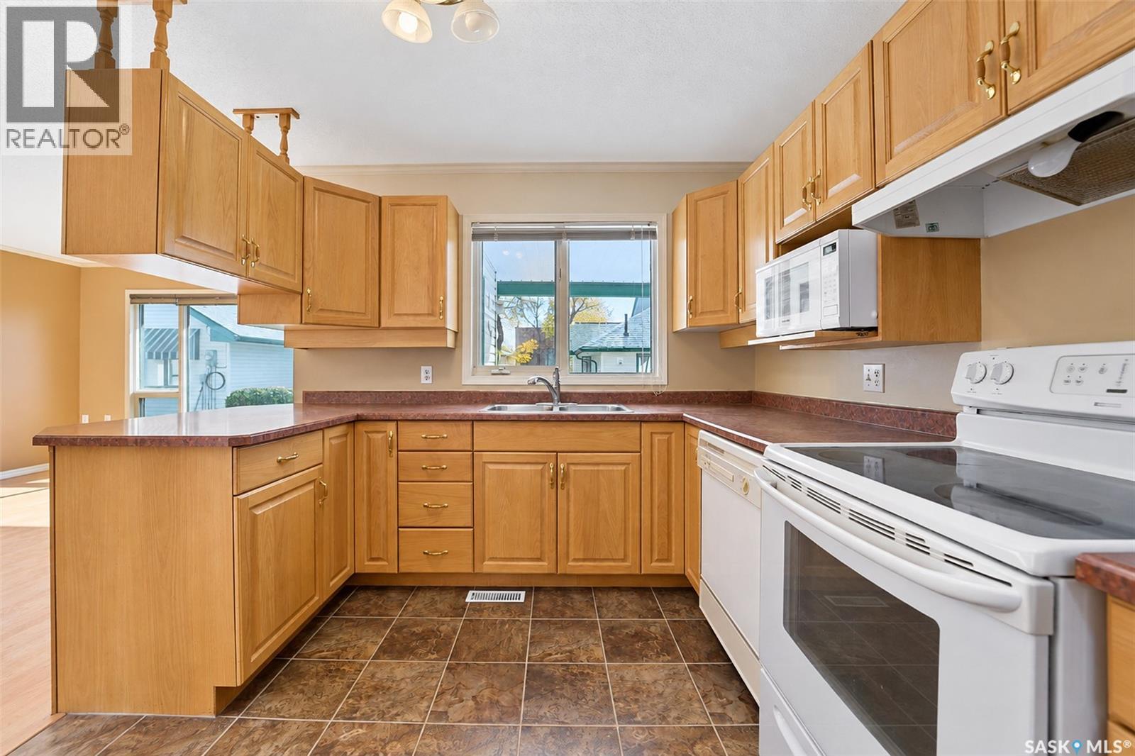 #107 111 2nd AVENUE E - 22
