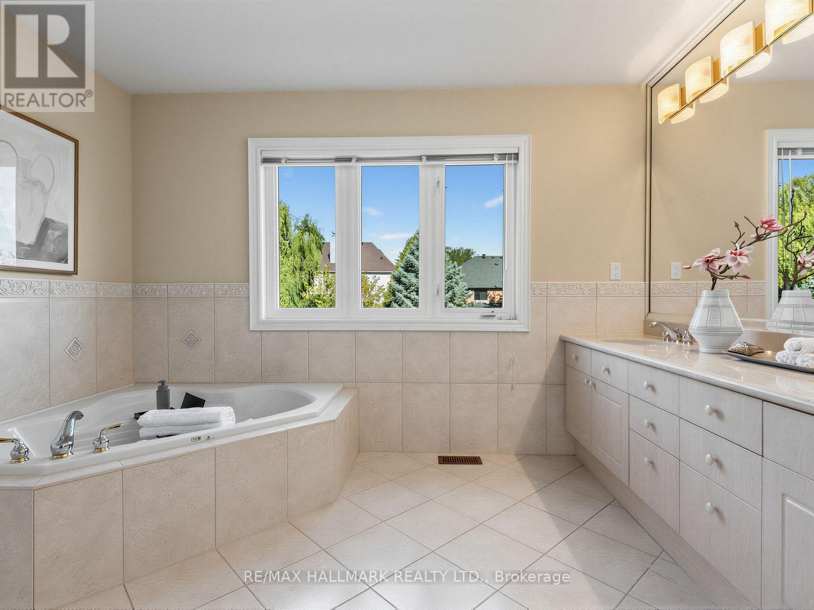 8 Ridgley Court, Richmond Hill, ON photo 21