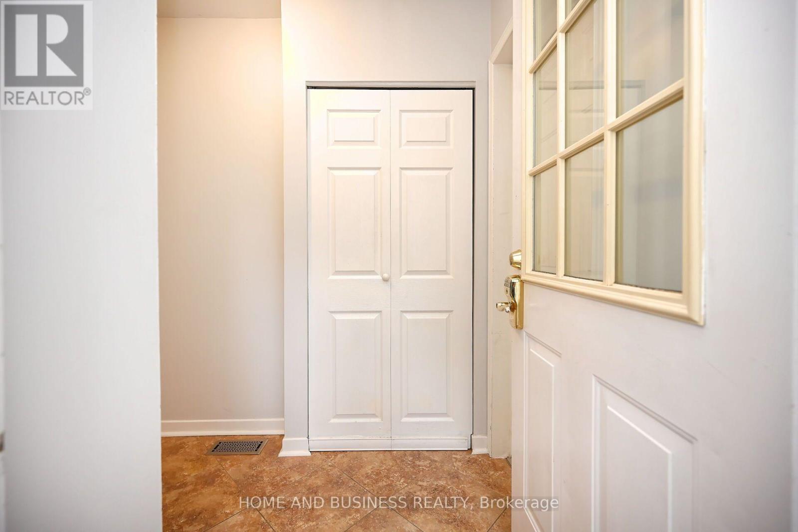3668 The Credit Woodlands Road, Mississauga, ON photo 11