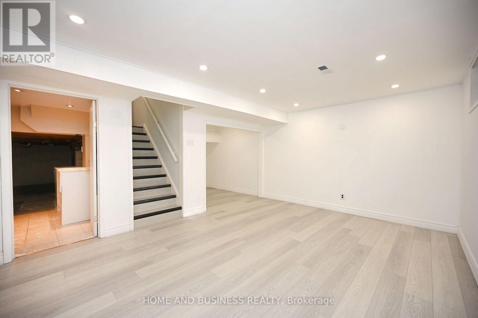 3668 THE CREDIT WOODLANDS ROAD - 35