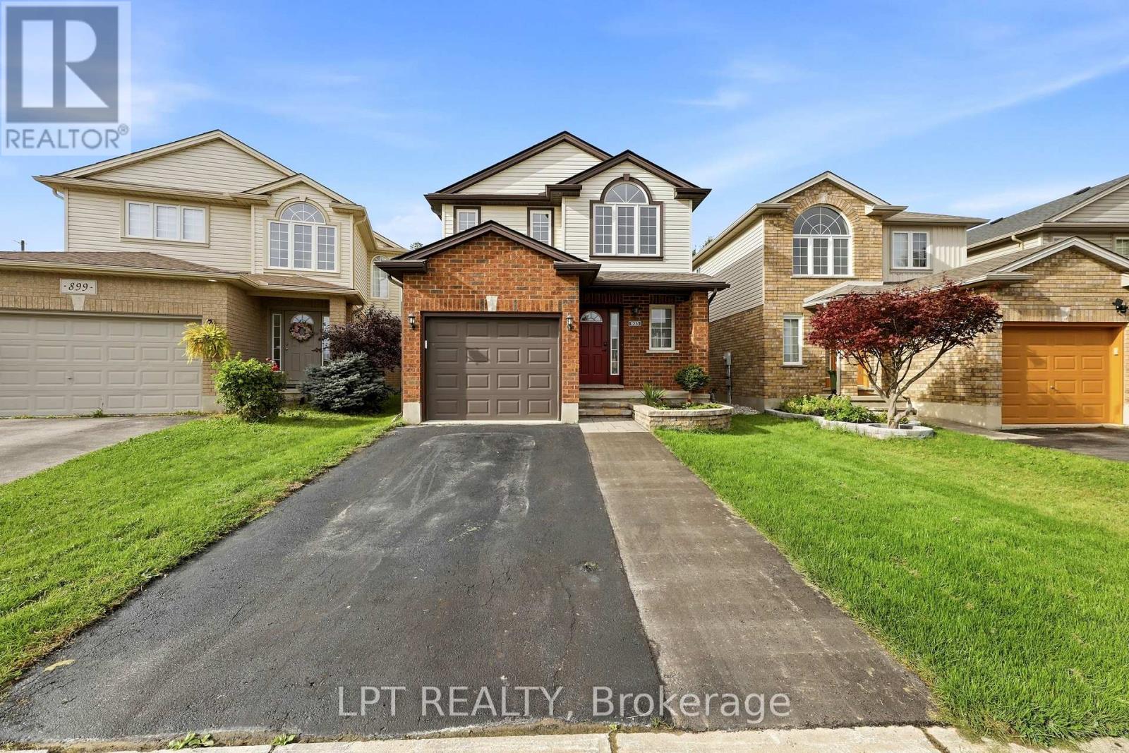 903 BRADSHAW CRESCENT - 1