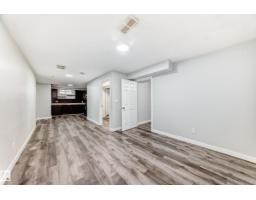 8615 42a Av Nw, Edmonton, AB T6K1E6 Photo 32
