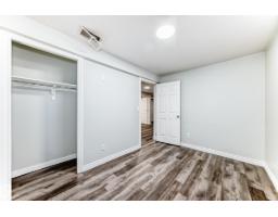 8615 42a Av Nw, Edmonton, AB T6K1E6 Photo 35