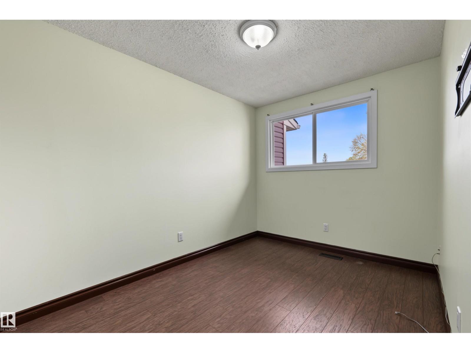 #53 4707 126 AV NW - 30
