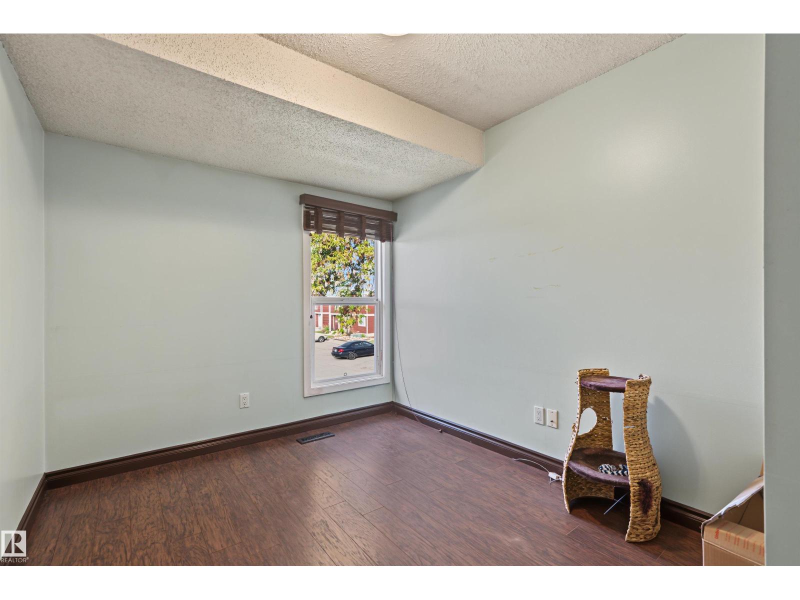 #53 4707 126 AV NW - 32