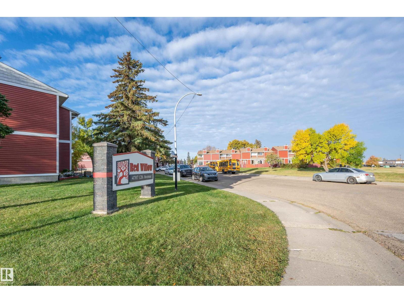 #53 4707 126 AV NW - 45