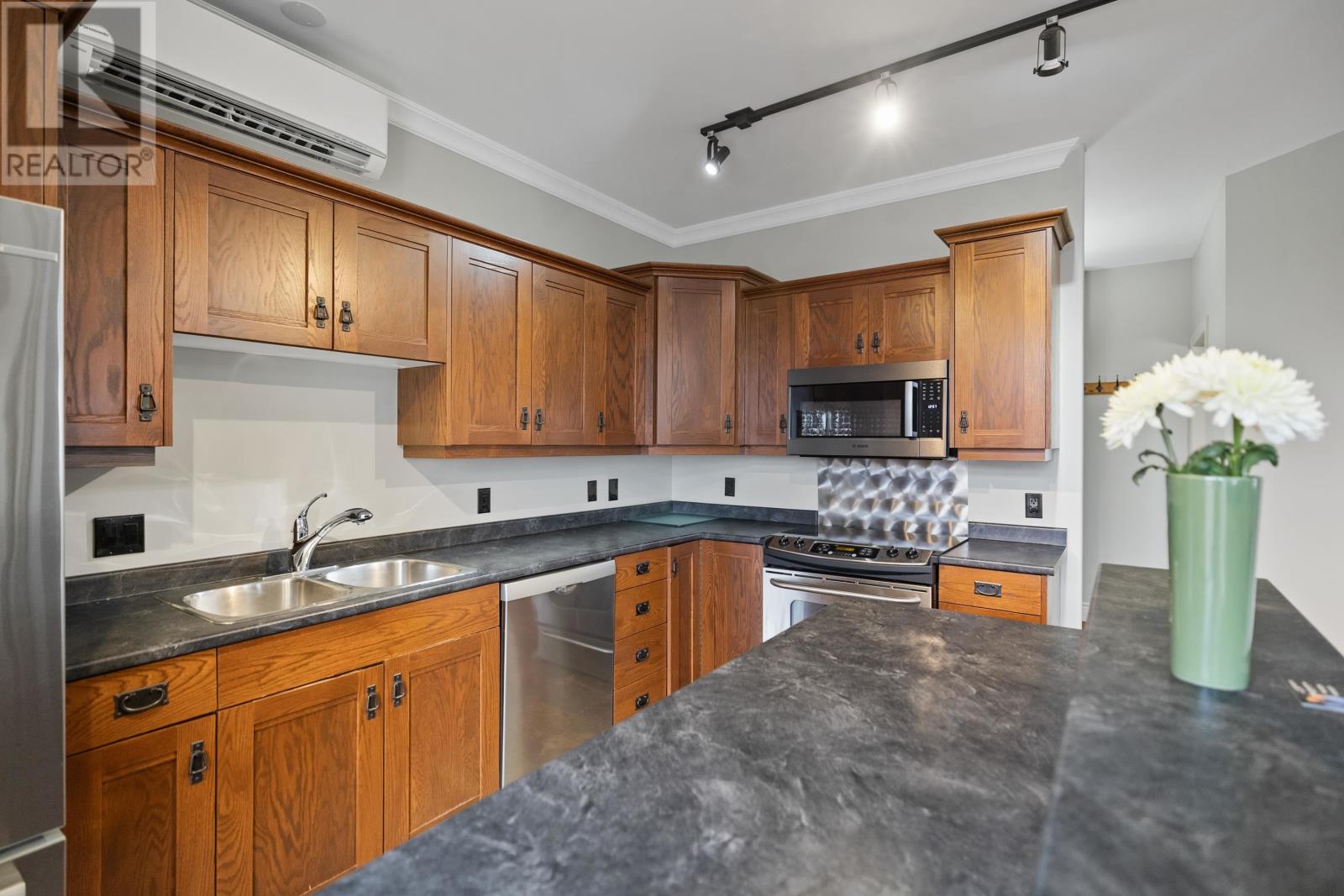 #302 111 Richmond Street - 15