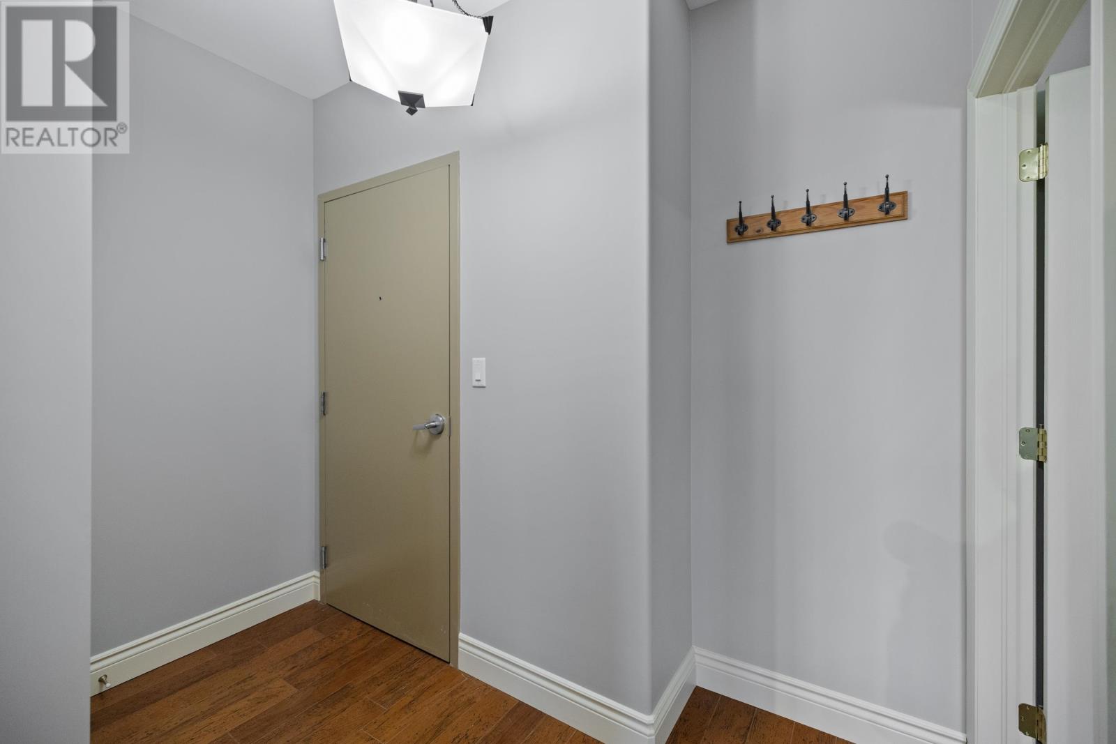 #302 111 Richmond Street - 26