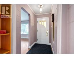 827 17 Avenue NW - photo 3