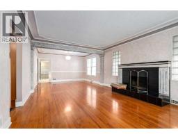 827 17 Avenue NW - photo 5