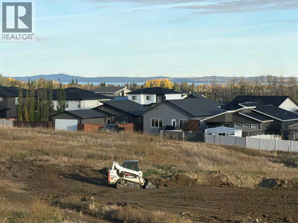 11 Vincent Gate - Image 7