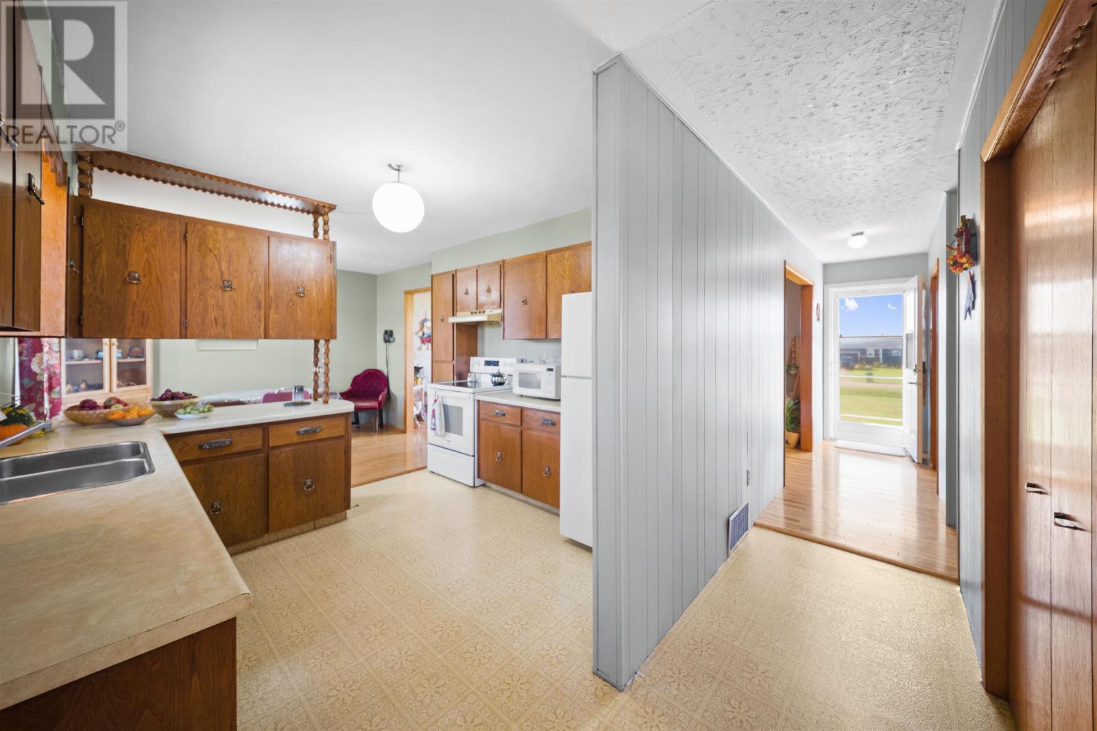 12122 Rte 14 - 13