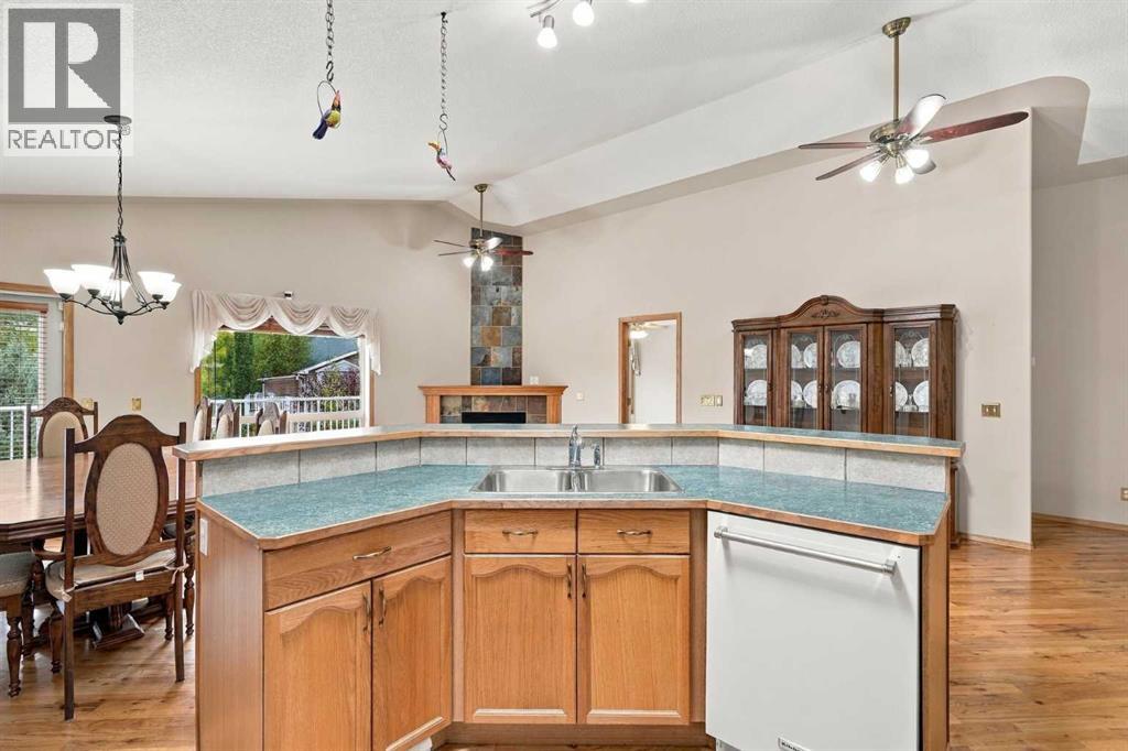 407 Lineham Acres Bay NW - 12