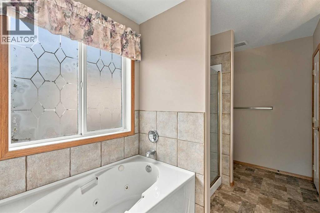 407 Lineham Acres Bay NW - 22