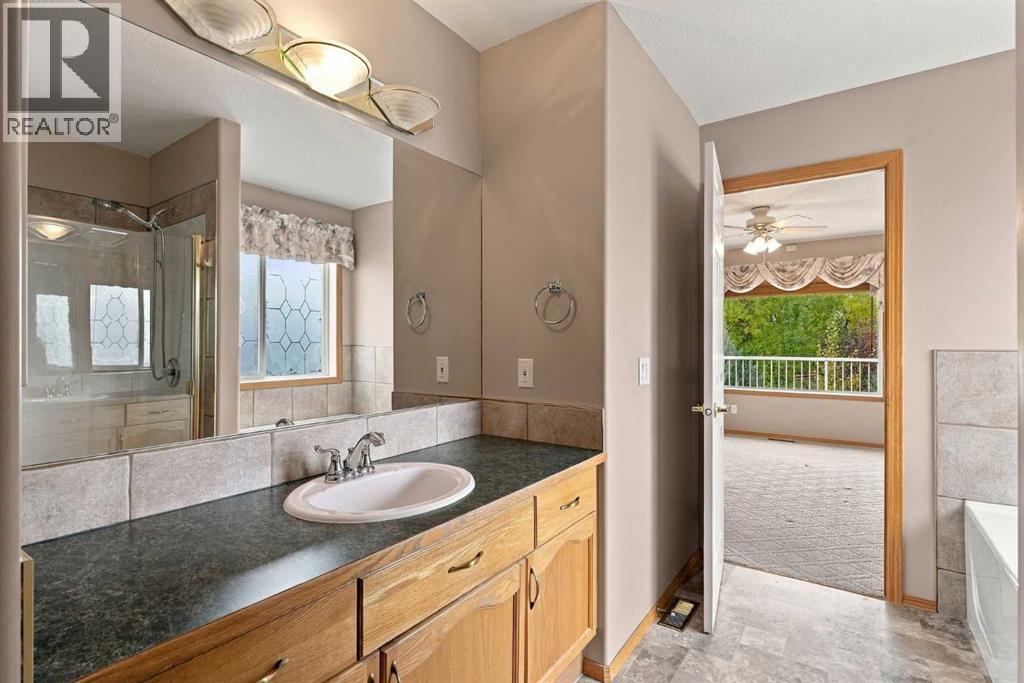 407 Lineham Acres Bay NW - 24