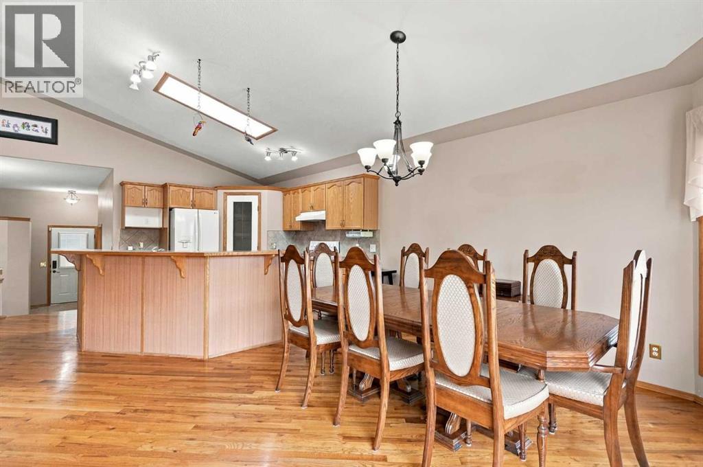 407 Lineham Acres Bay NW - 8