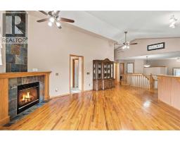 407 Lineham Acres Bay NW - photo 10