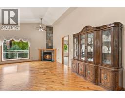 407 Lineham Acres Bay NW - photo 11
