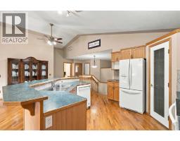 407 Lineham Acres Bay NW - photo 14
