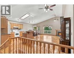 407 Lineham Acres Bay NW - photo 4