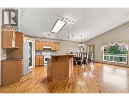 407 Lineham Acres Bay NW - photo 6
