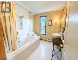 456 Lakeview Road, Invermere, BC V0A1K3 Photo 44
