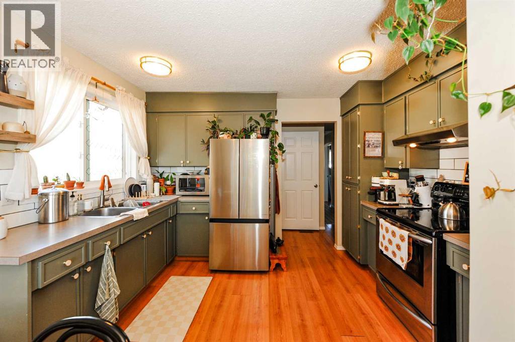3611B 66A Street - 16