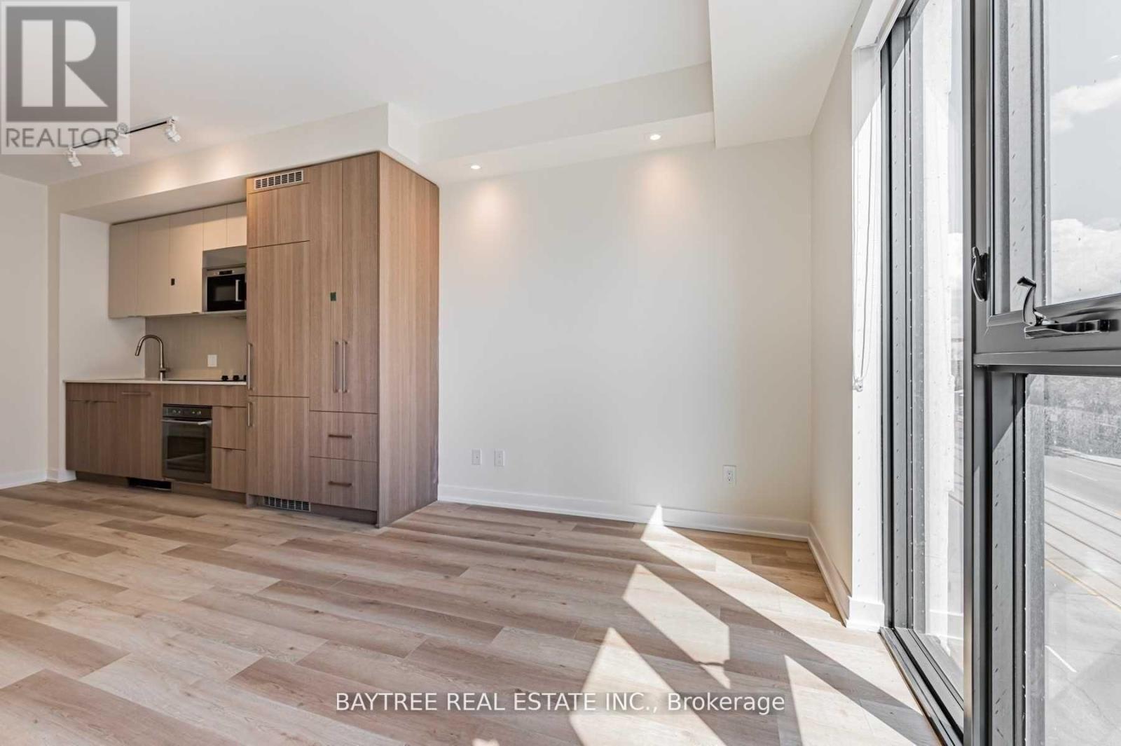 #414 840 ST CLAIR AVENUE W - 6