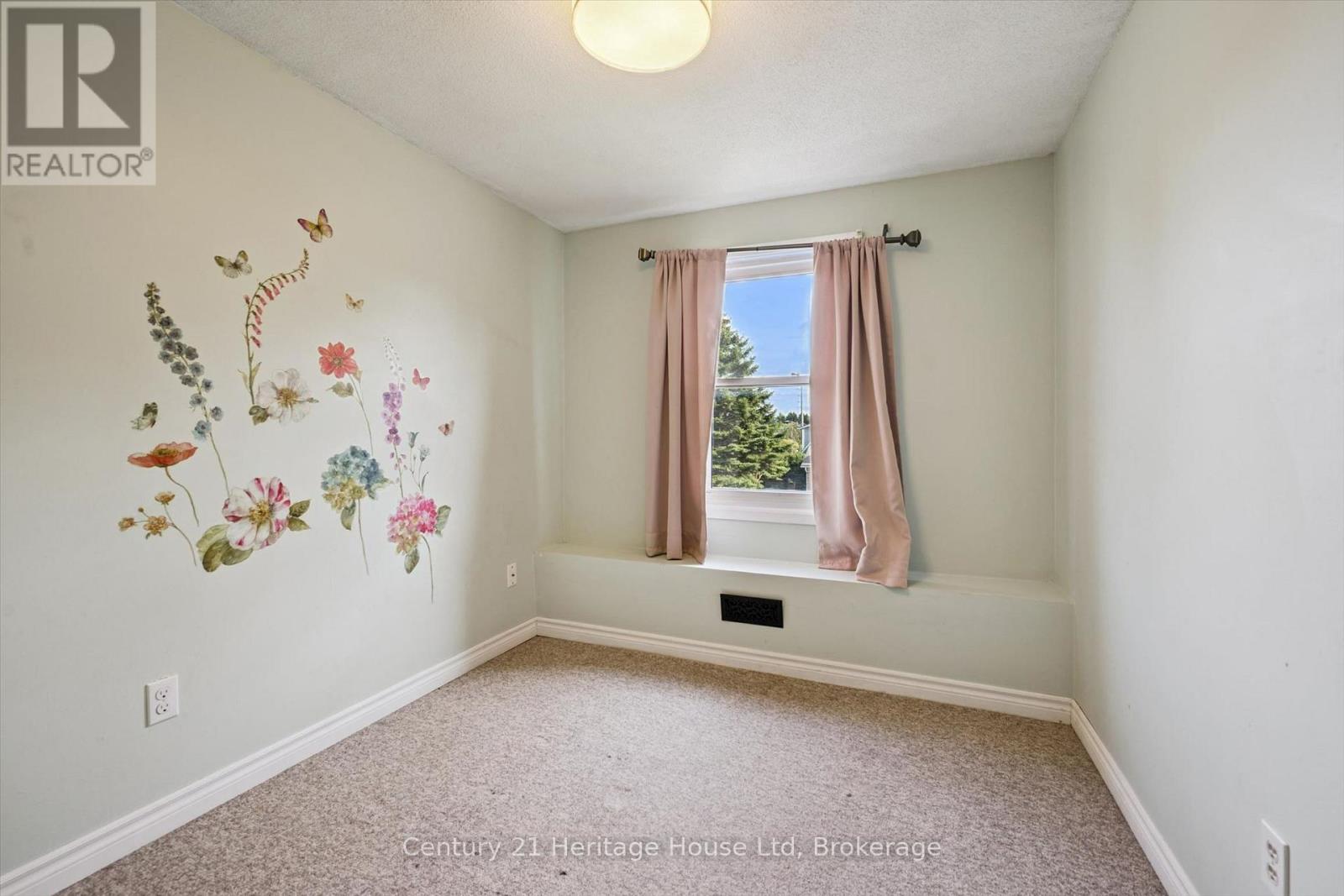 279 STRATHALLAN STREET - 21
