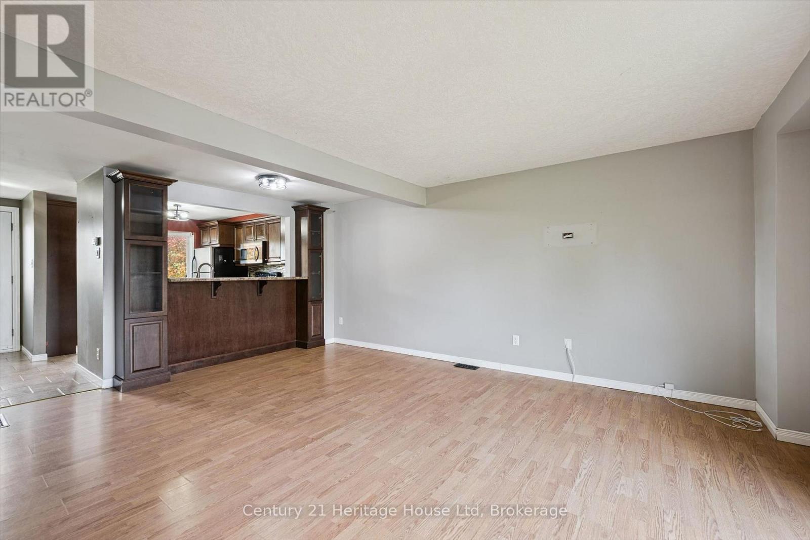 279 STRATHALLAN STREET - 11