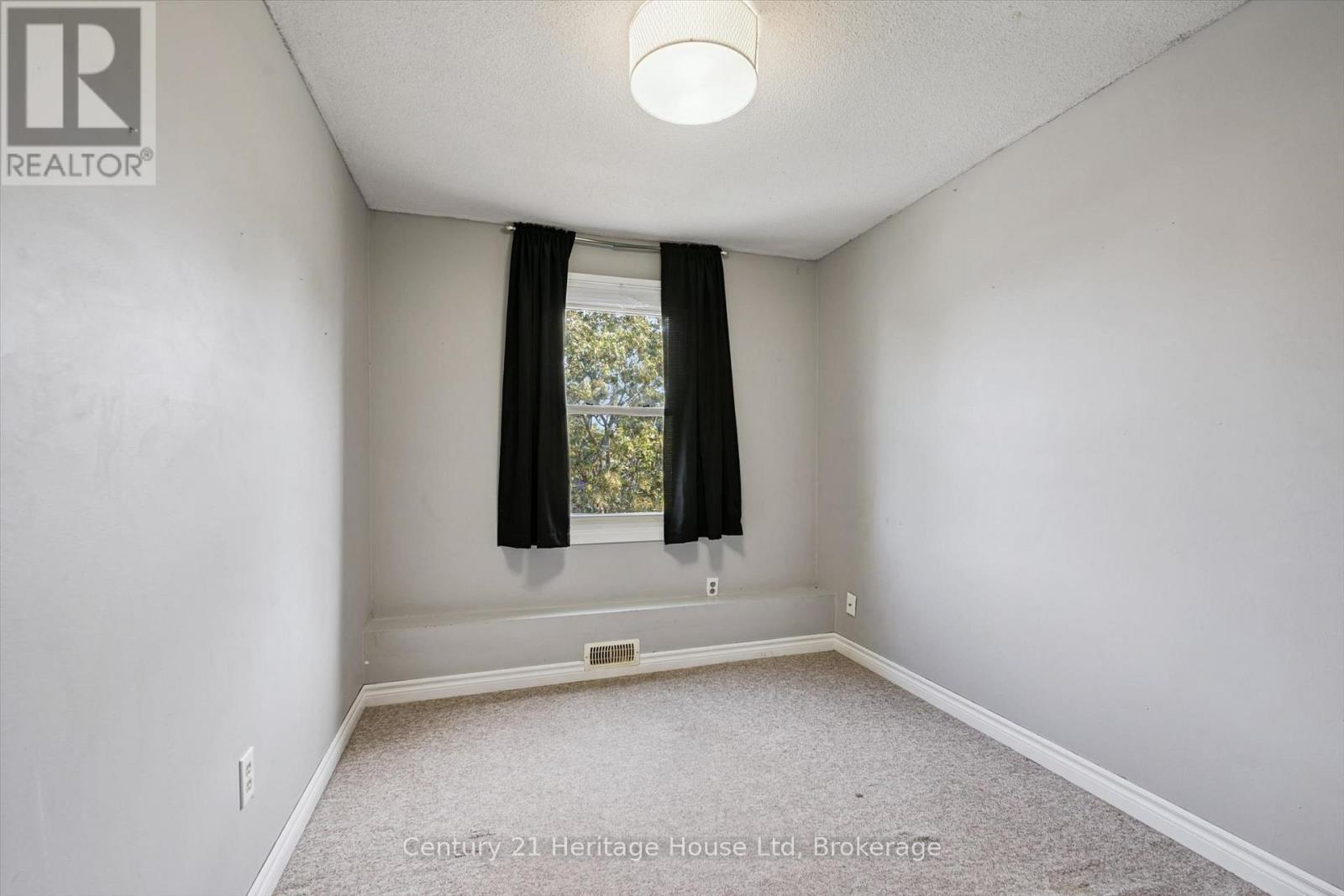 279 STRATHALLAN STREET - 23