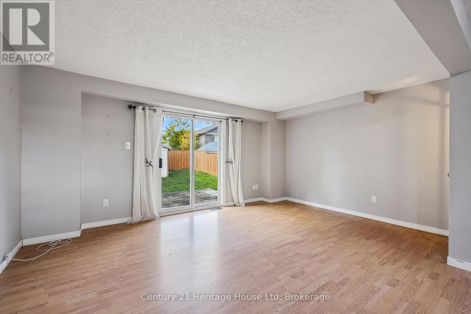 279 STRATHALLAN STREET - Image 15