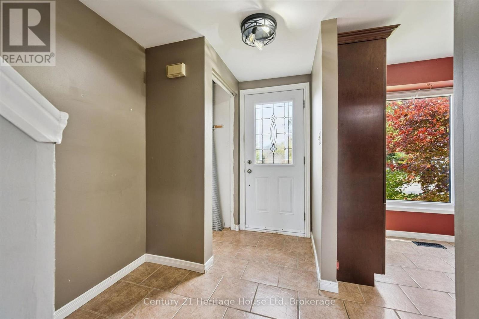 279 STRATHALLAN STREET - 6