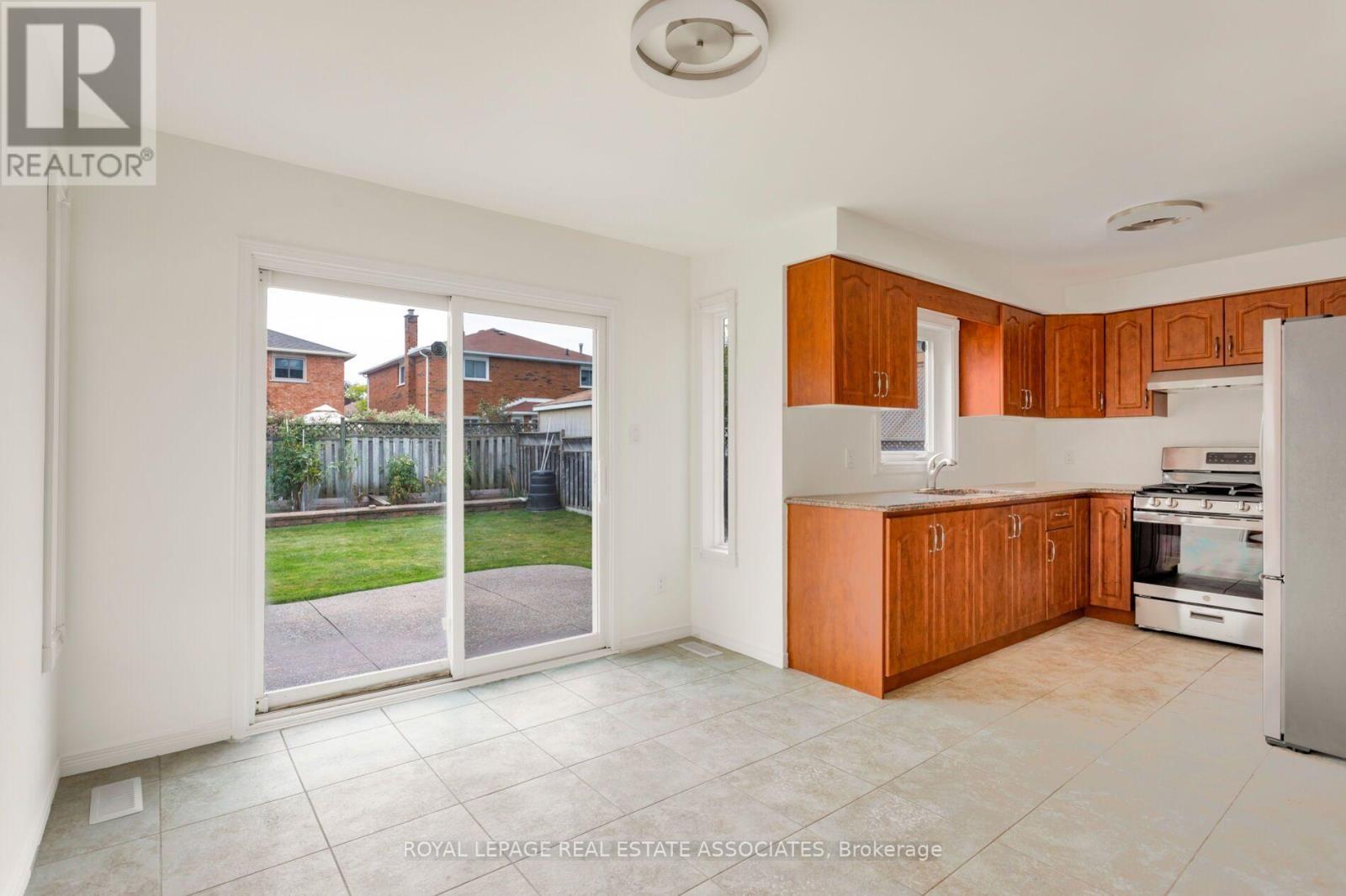1410 Wakehurst Crescent, Oakville, ON photo 18