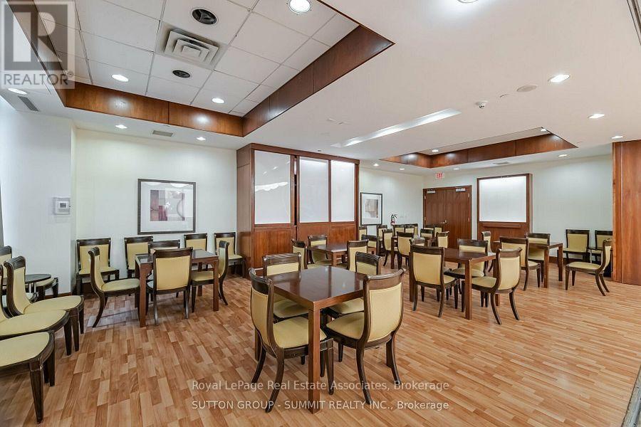 #409 3880 DUKE OF YORK BOULEVARD - 27