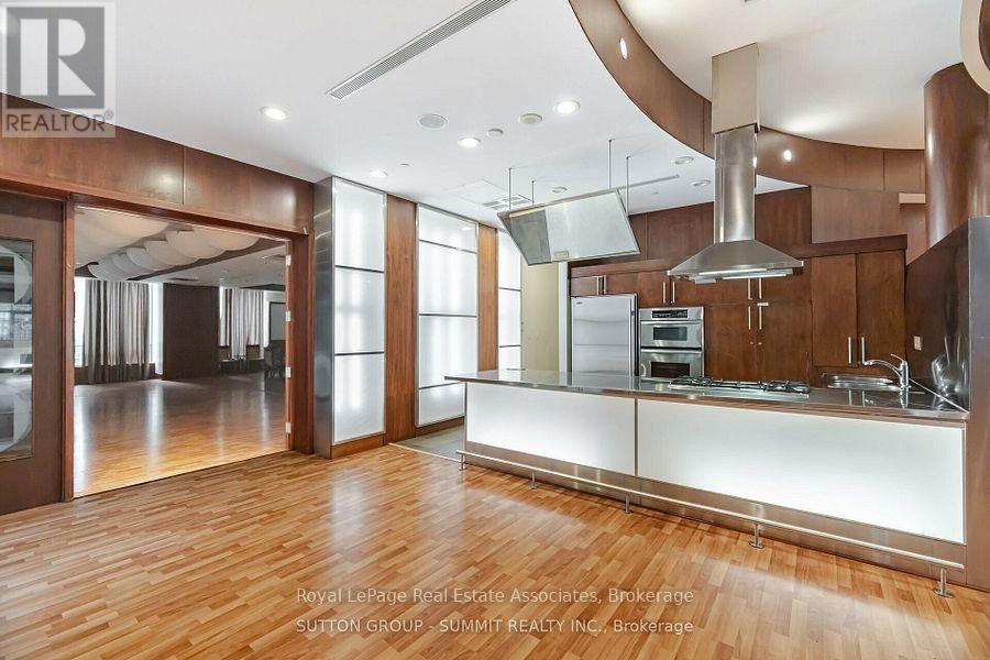 #409 3880 DUKE OF YORK BOULEVARD - 28