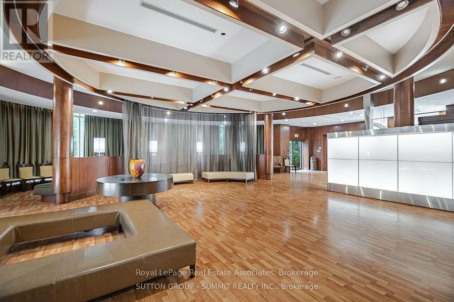 #409 3880 DUKE OF YORK BOULEVARD - 29