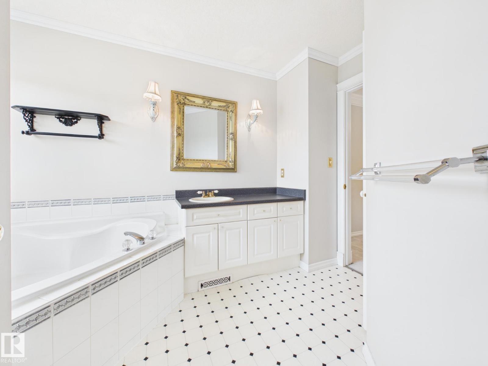 3 HARDCASTLE PL - 36